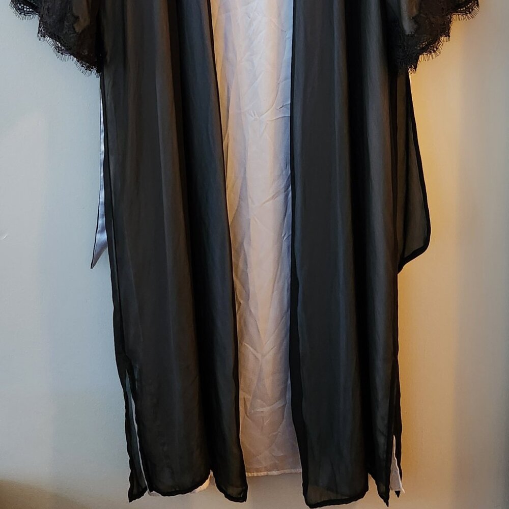 Cabernet Robe - Picture 2 of 16